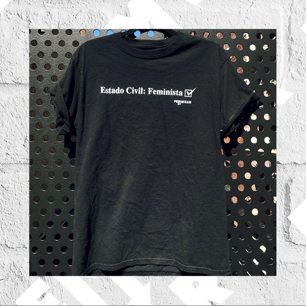 FEMWEAR APPAREL Feminist Black T-Shirt in Spanish